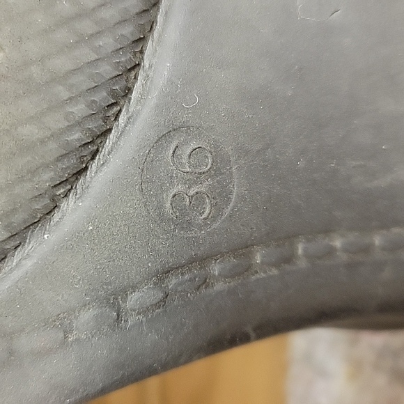 Burberry, women's Rubber Flip Flops Sz 36 US 5.5-6 - Picture 4 of 10